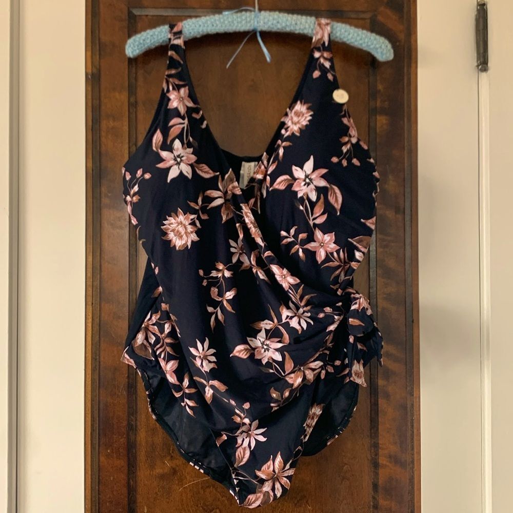 NWT Artesands Om Sara Hayes Underwire One Piece Swimsuit – Size 20+ D/DD